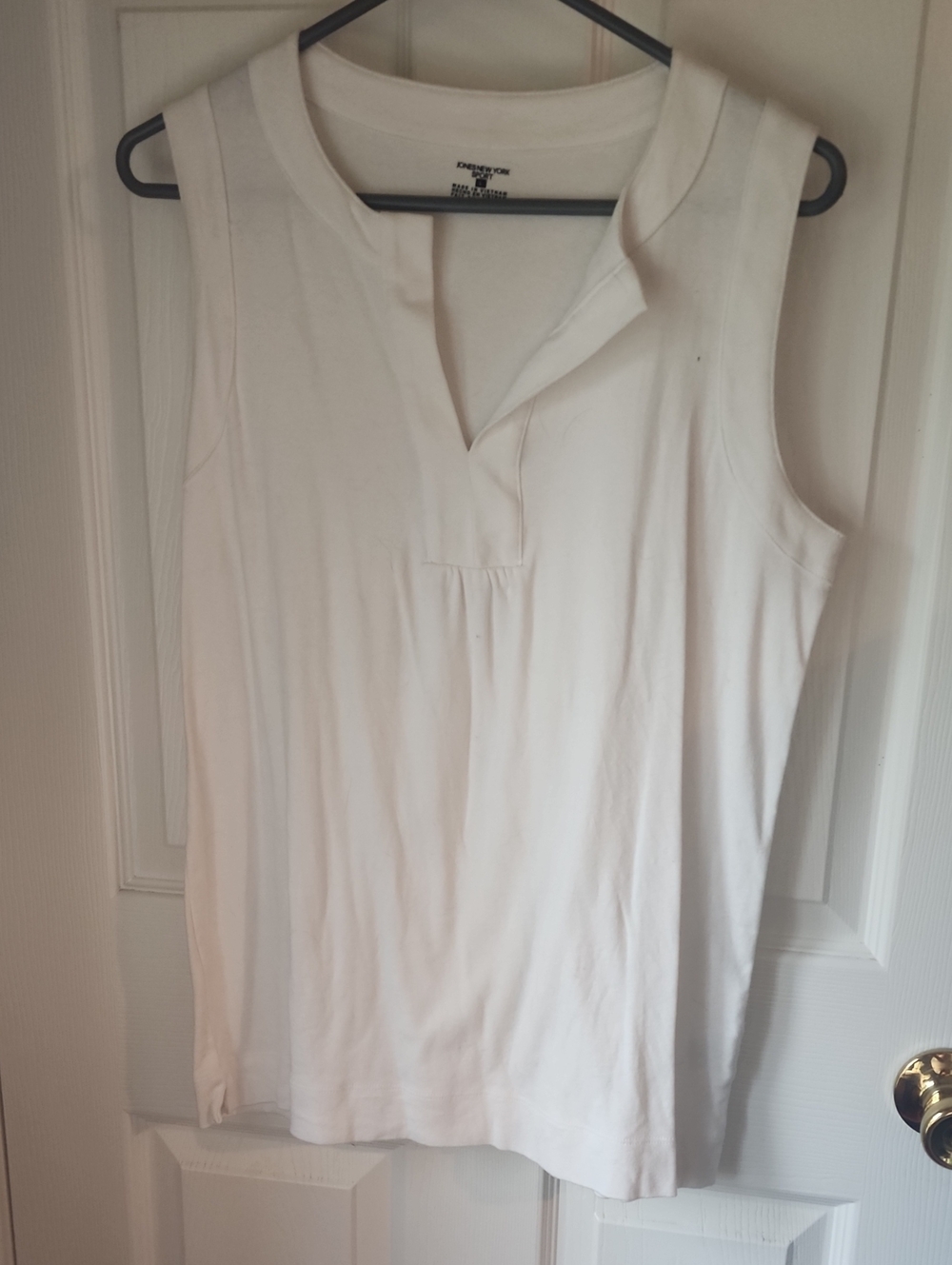 Jones New York White Sleeveless V-Notch Tank